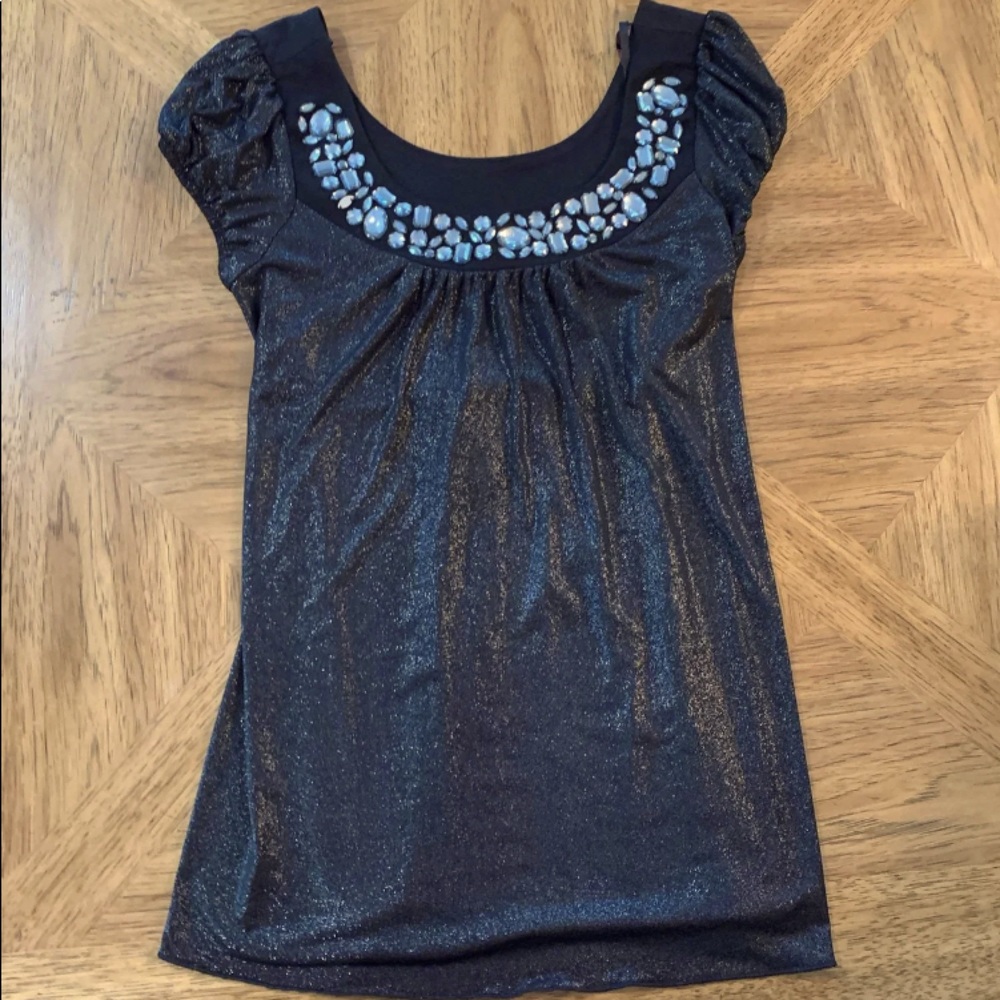 🔴 Sleek sparkle top